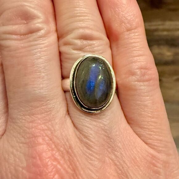 Stunning Oval Labradorite Sterling Silver Statement Ring Size 6 New - Picture 1 of 4